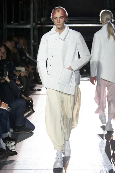 Look 10